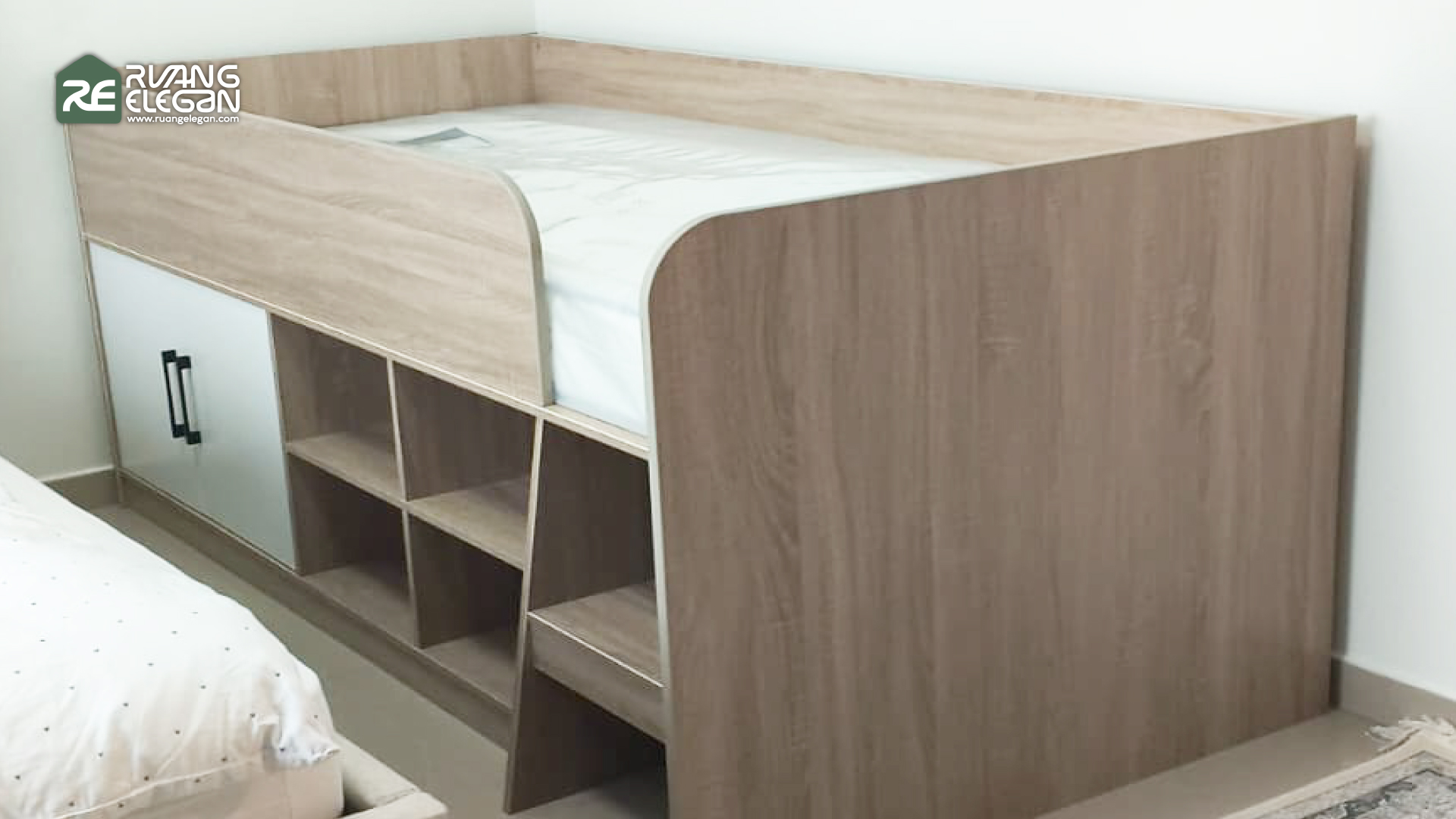 Desain Dipan Modern Particle Board Ruang Elegan.jpg