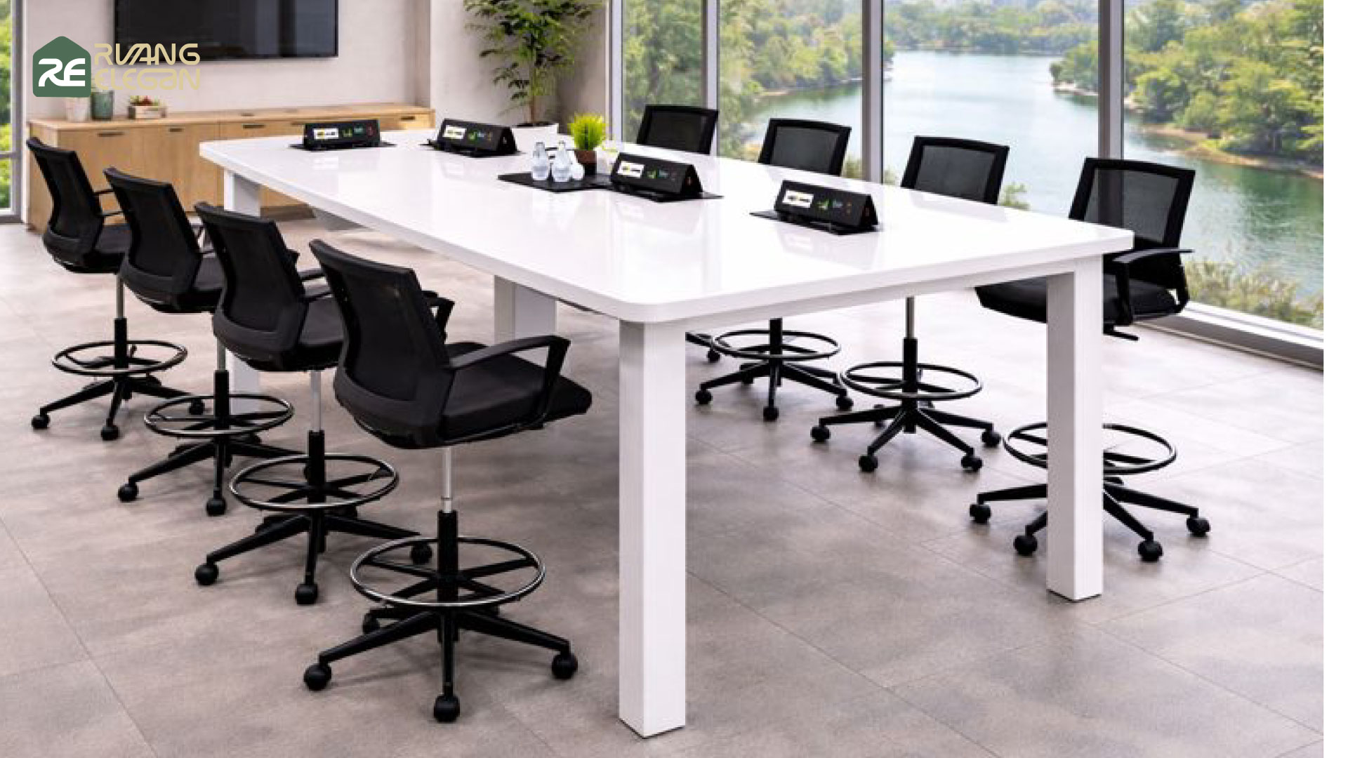 contoh meja meeting tinggi dengan socket multimedia di tengah