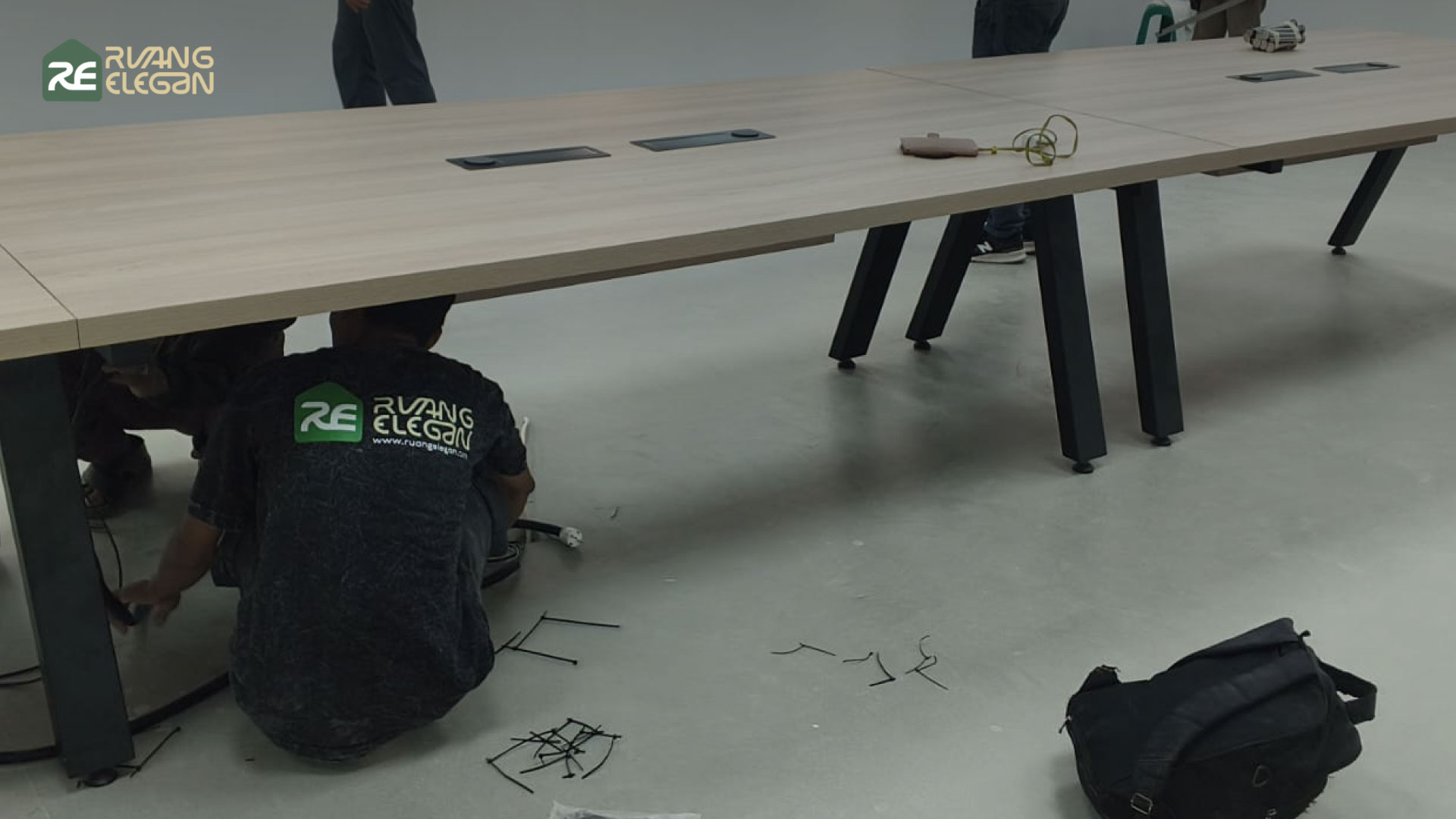 jasa-pembuatan-meja-meeting-rapat-jakarta-timur